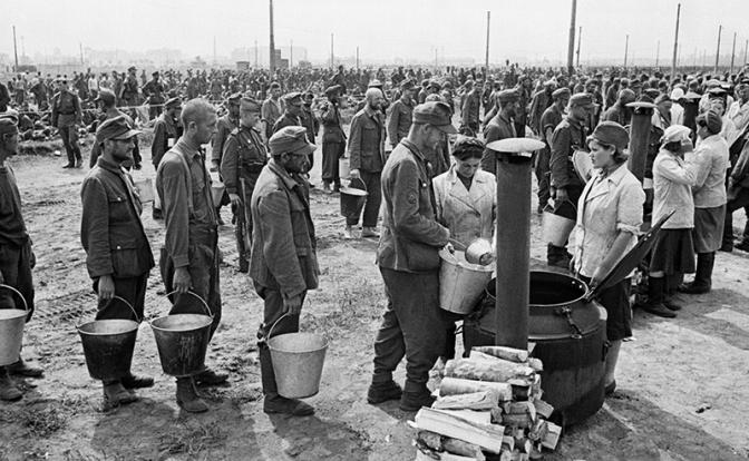 На фото: бывшие немецкие военнослужащие, попавшие в плен во время Великой Отечественной войны