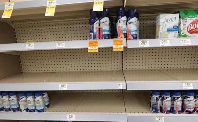 "К черту этого ублюдка!" : 100 дней Трампа Америка встретила своеобразно - яйца нашлись, но туалетная бумага и прокладки исчезли