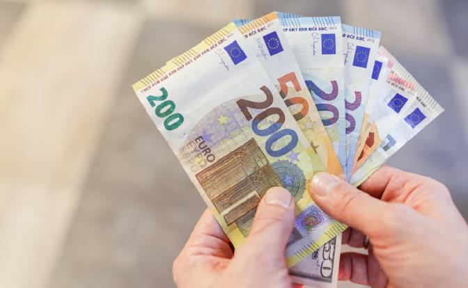 ЕС подтвердил запрет на ввоз евро в Россию даже на медицинские цели