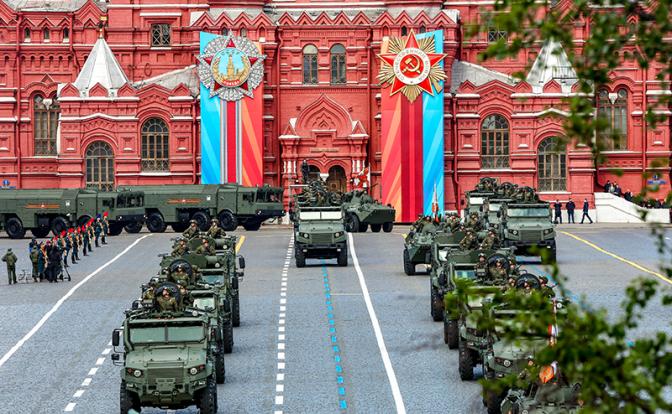 «Главная его мечта, готовит что-то шокирующее»: депутат о планах Зеленского сорвать парад Победы