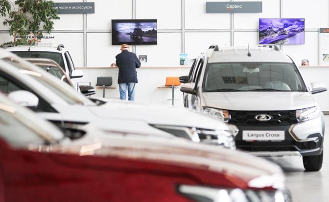 Горячее дыхание кризиса - вслед за машинами стали распродавать автосалоны