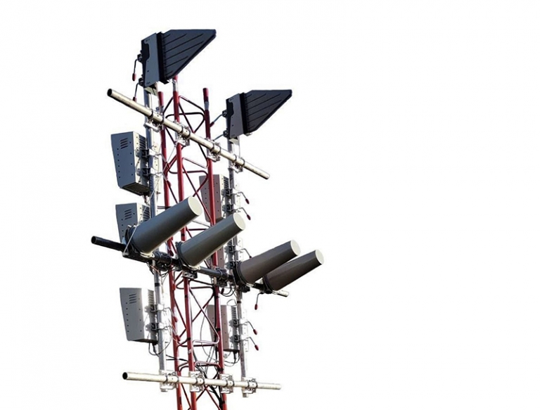 На фото: комплекс &laquo;Солярис НС&raquo;. Сочетает в себе технологии обнаружения и прицельно-заградительного формирования помех.