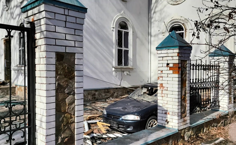 На фото: храм отца Евгения.