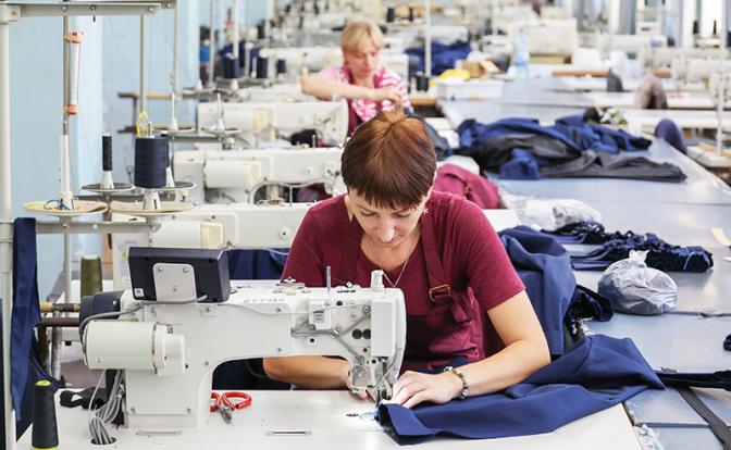 Как в лихие 90-е: Швейные фабрики закрываются, людей выбрасывают на улицу, оборудование продают