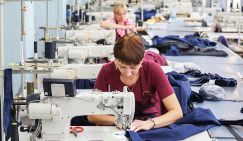 Как в лихие 90-е: Швейные фабрики закрываются, людей выбрасывают на улицу, оборудование продают