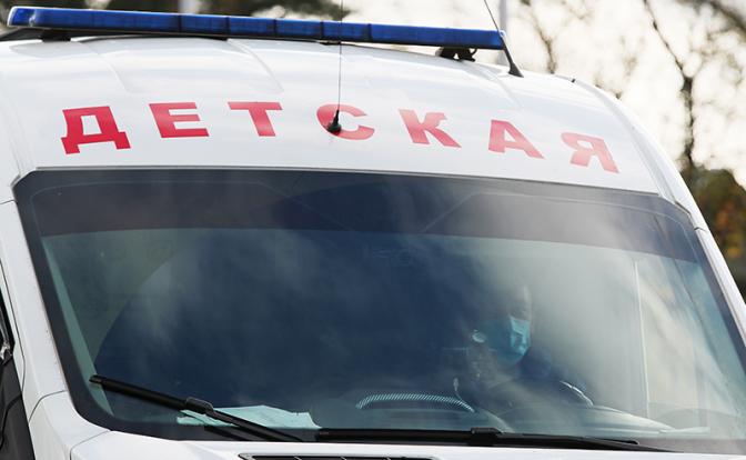 Ребенка "зажевало" автоматическими воротами в Свердловской области