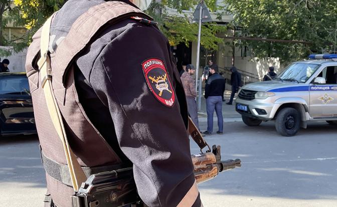 СМИ: Полицейские убиты в результате нападения неизвестных в Махачкале