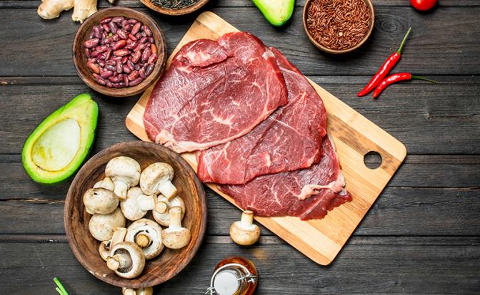 Медик назвал продукты, от которых лучше отказаться пожилым людям