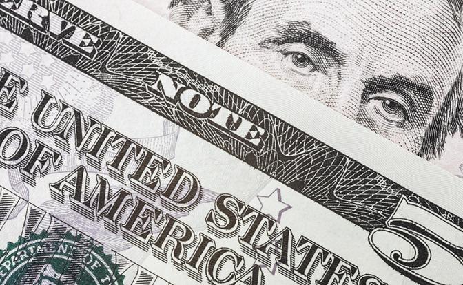 ЦБ сообщил последние новости курса доллара к рублю