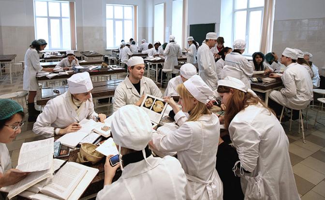 Врач по принуждению: Минздрав приготовил многомиллионные штрафы для выпускников медвузов, пошедших в «отказ»