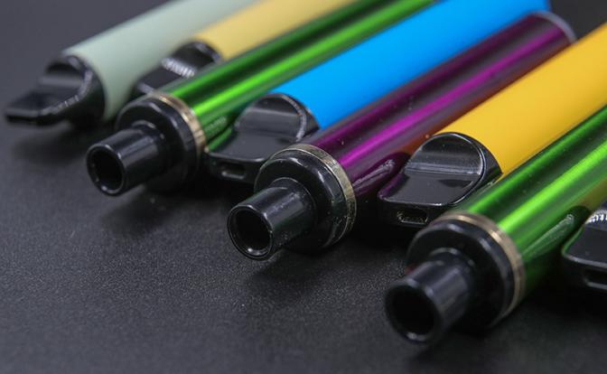 В одном из российских регионов решили полностью запретить продажу вейпов