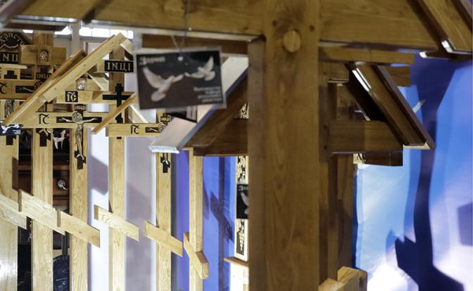 Похоронщики устроили беспредел в офисе конкурентов в Кургане - осквернили гробы и кресты