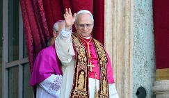 Папой Римским стал американец, кардиналы верят, что это – к деньгам