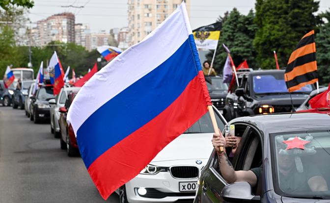 Автопробегом по русофобам: как 9 мая отмечают в мире