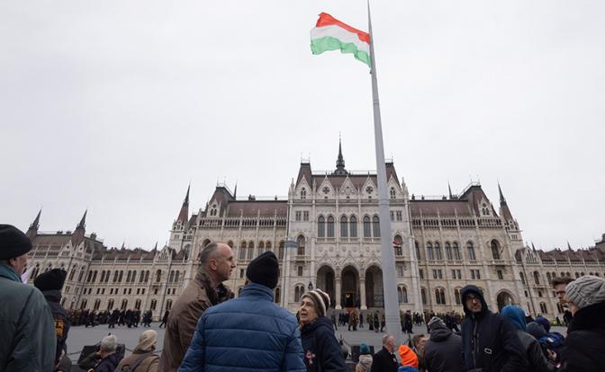 Западный фронт СБУ: Киев под разговоры о коварстве Орбана сплел в Венгрии шпионскую сеть