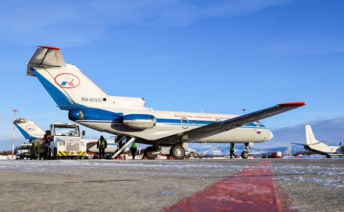 На фото: самолет Як-40