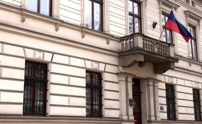 Сикорский: Отозвано согласие на работу консульства РФ в Кракове