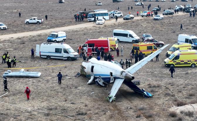 В Казахстане высказались о предварительном расследовании крушения самолета в Актау