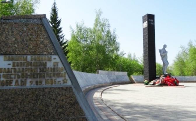 На фото: памятник «Книга памяти» (г.Копейск)