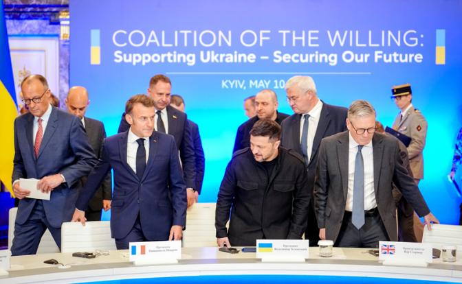 На фото: премьер-министр Великобритании Кир Стармер, президент Украины Владимир Зеленский , президент Франции Эмманюэль Макрон иканцлер Германии Фридрих Мерц (справа налево)