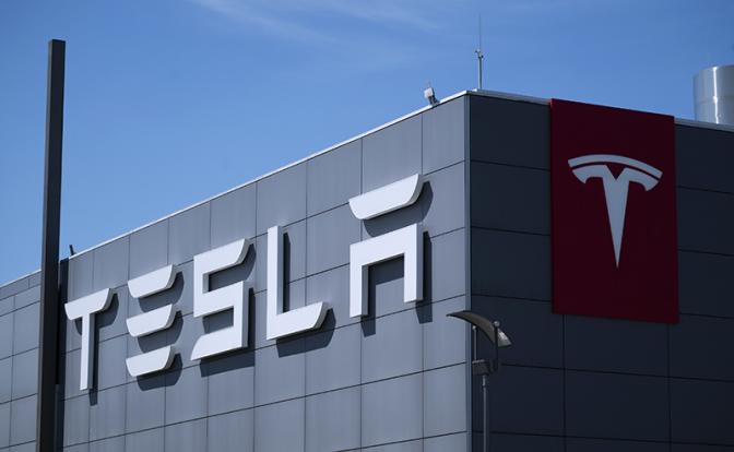 В США сотрудники Tesla потребовали отставки Маска