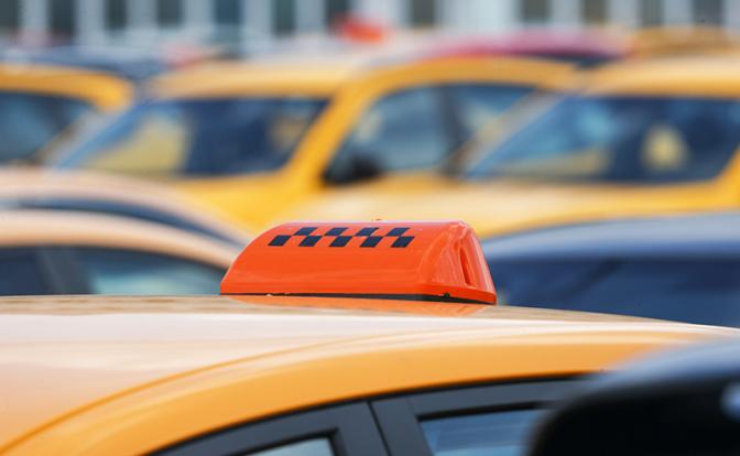 В России принят закон о локализации машин такси