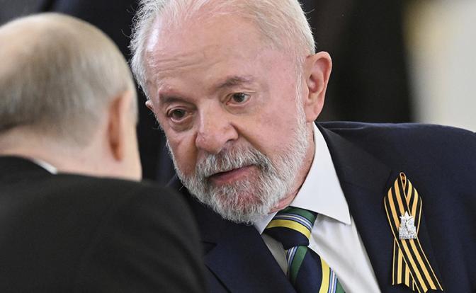 На фото: президент РФ Владимир Путин и президент Бразилии Луис Инасиу Лула да Силва (слева направо)