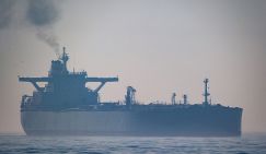 Охота на танкеры: Запад ведет разведку по всем морям-океанам, разыскивая места, где Россия перегружает нефть