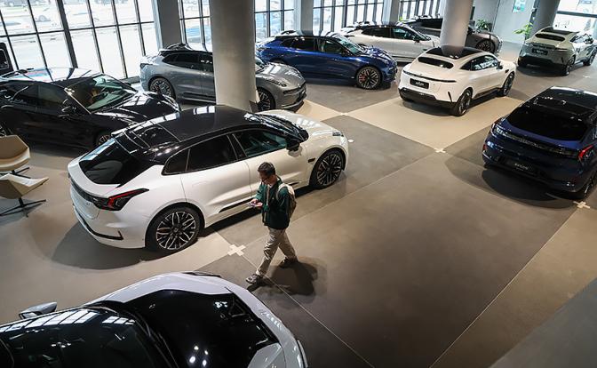 Пикирующий авторынок хватается за многодетных как за соломинку. Но Россия - не Узбекистан