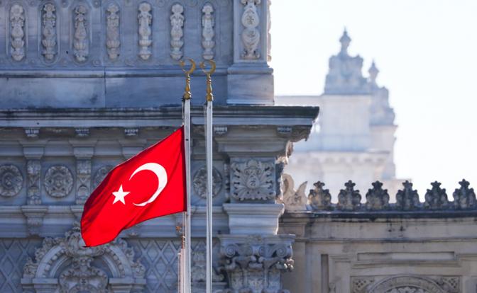 Турецкие силовики поставили водомет около места проведения российско-украинских переговоров