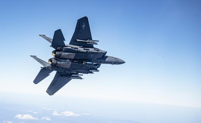 На фото: истребитель F-16