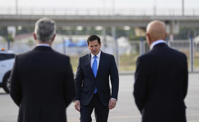 На фото: госсекретарь США Марко Рубио прибыл в Стамбул