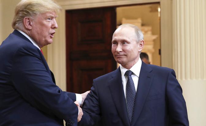 На фото: президент РФ Владимир Путин и президент США Дональд Трамп