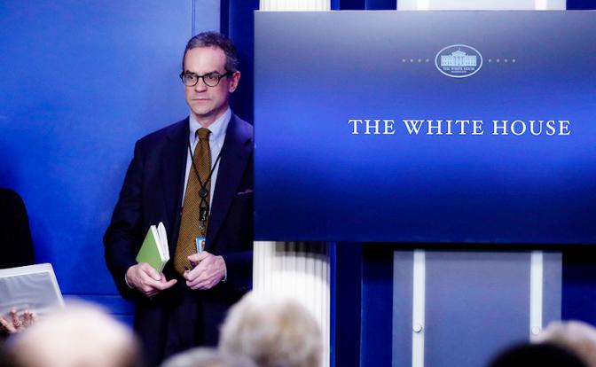 На фото: политик Майкл Энтон, сотрудник национальной безопасности Трампа и автор книги «Выборы рейса 93». Ф