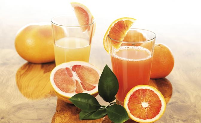 Назван сок, которым нельзя запивать лекарства