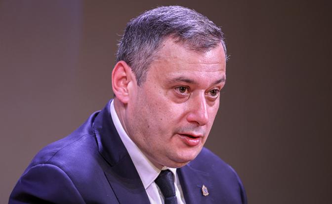 На фото: временно исполняющий обязанности главы Курской области Александр Хинштейн