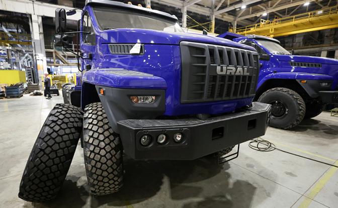 Китайцы мешают: «Урал» призвал Москву повлиять на дорожников – «неправильные» грузовики покупают