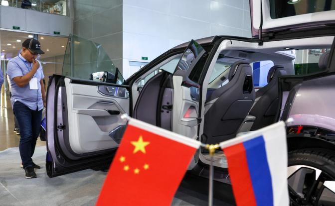 На фото: автомобиль Lixiang 6 Max.