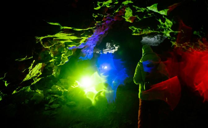 На фото: в одном из самых популярных достопримечательностей Предуралья - Кунгурской ледяной пещере.