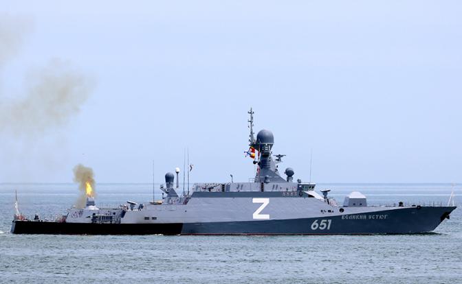 На фото: малый ракетный корабль проекта 21631 "Буян-М" "Великий Устюг".