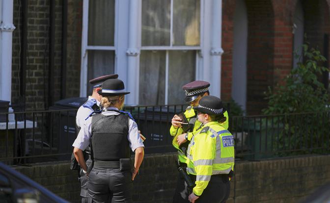 Украинские геи против Стармера: Так кто же поджигал жилье британского премьера