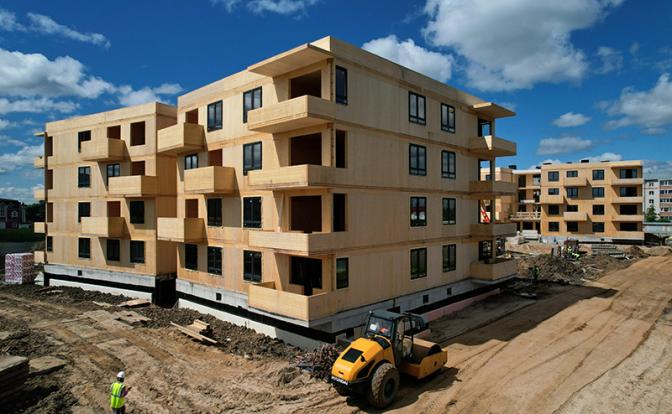 На фото: троительство деревянных многоквартирных домов в Вологодской области