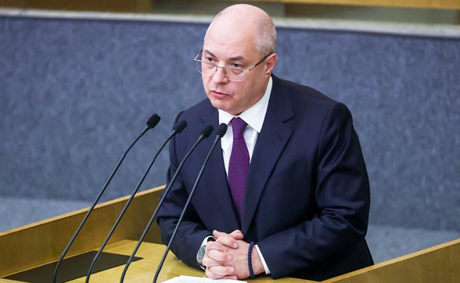 На фото: председатель комитета Госдумы РФ по вопросам собственности, земельным и имущественным отношениям Сергей Гаврилов во время пленарного заседания Государственной Думы РФ.