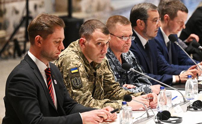 На фото: члены украинской делегации во время переговоров делегаций России и Украины - Свободная Пресса - Обзор Telegram. Последние новости России и мира 30 мая 2025