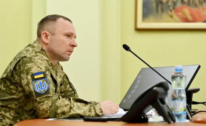 На фото: командующий Сухопутными войсками Украины Михаил Драпатый.