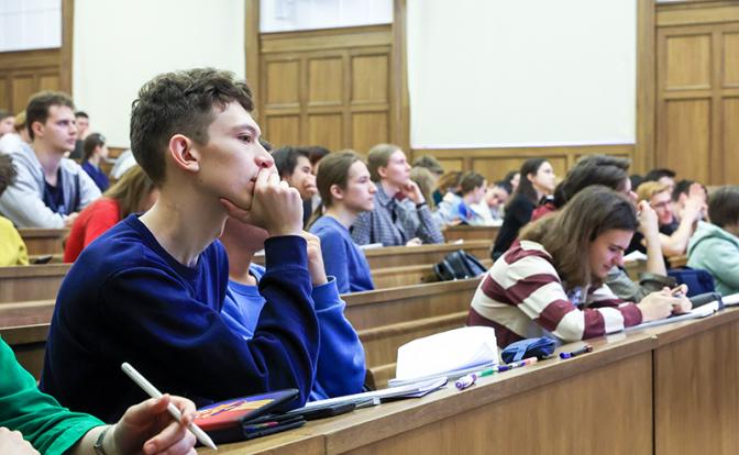 Сразу 19 вузов РФ получили предостережения от Рособрнадзора