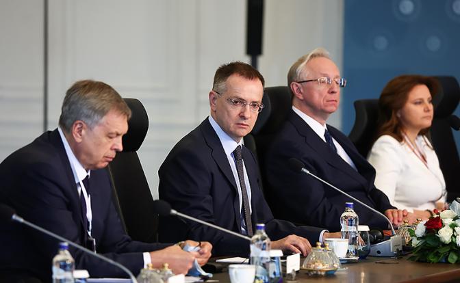 На фото: помощник президента РФ Владимир Мединский (второй слева) во время российско-украинских переговоров во дворце Чираган, Стамбул