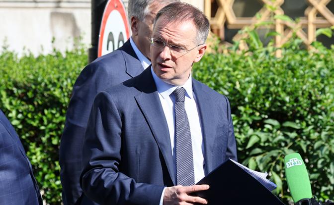 На фото: помощник президента РФ, председатель Российского военно-исторического общества (РВИО) Владимир Мединский во время пресс-подхода по итогам российско-украинских переговоров во дворце Чираган