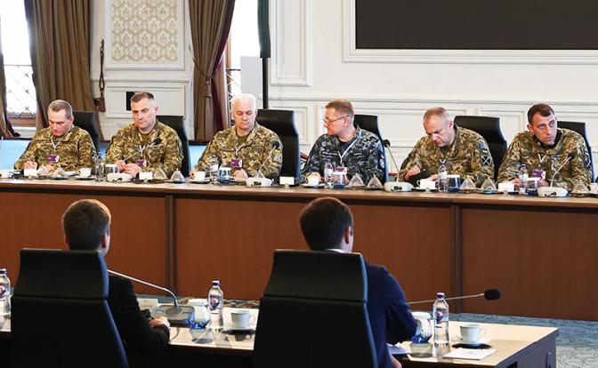 На фото: члены украинской делегации во время российско-украинских переговоров