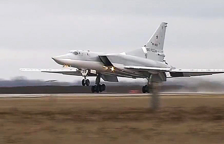 На фото: дальний бомбардировщик Ту-22М3